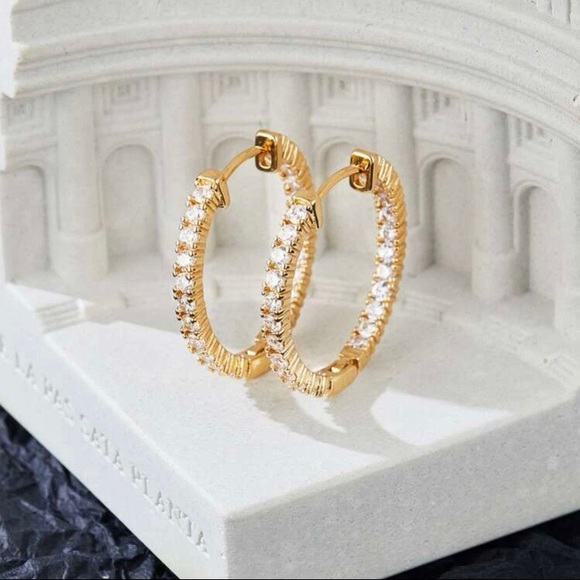 👑NEW GOLD HOOP EARRINGS! - Picture 2 of 3